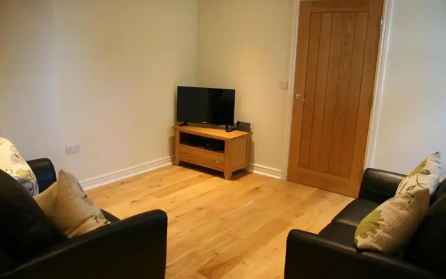 Highlands Apartment 5
