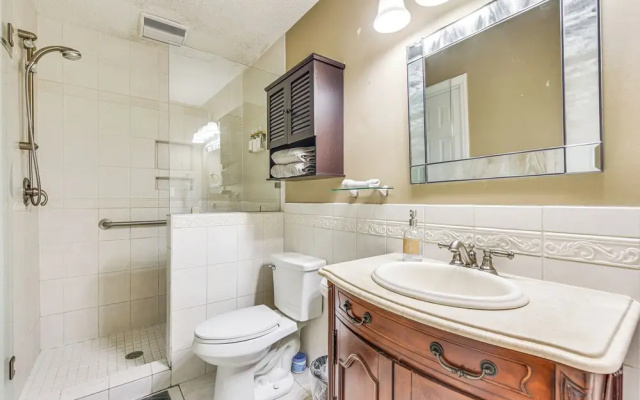 Pet friendly Charlotte Home w Deck Near Uptown