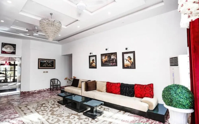 Thikana Hotel