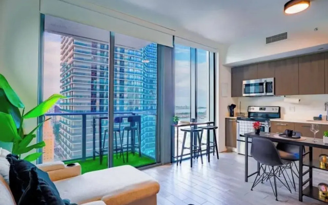 Premium Studio Near Bayside Pool Gym Views