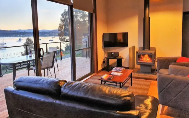 The Beach House- Essentially Tas Dover