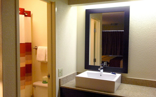 Red Roof Inn PLUS+ Statesville