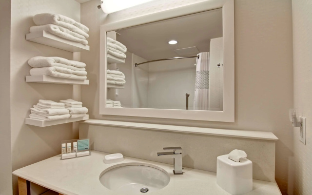 Hampton Inn & Suites By Hilton Saskatoon Airport