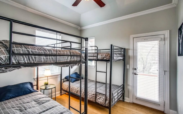 Grand Oak Lawn Town Home