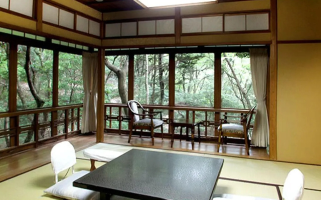 Nara Kasugaokuyama Tsukihitei