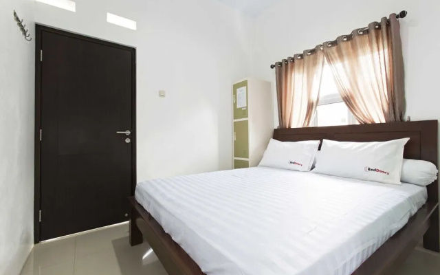 RedDoorz Near Sudirman Station