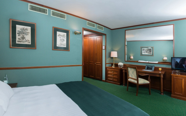 Отель Leonardo Hotel Milan City Center