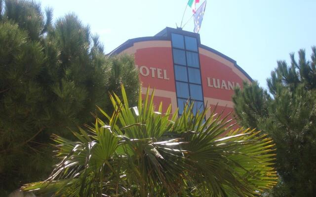 Hotel Luana вид на фасад