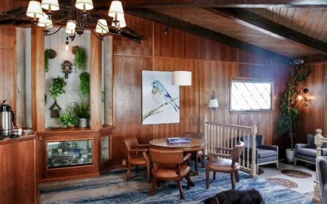 Bluebird Inn