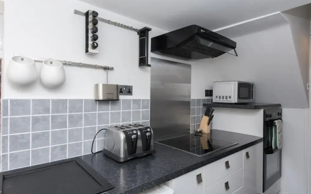 Seafront Walk Garden Apartment