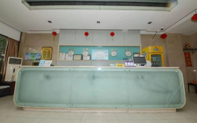 Paojiang Xinyuansu Business Hotel