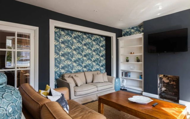 Stylish Flat Just Outside Central London