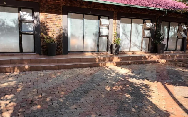 8 Soenie Avenue Self Catering