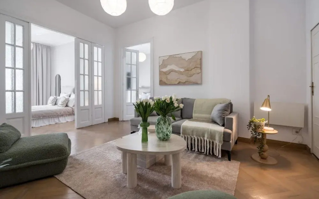Calea 3BR Victoriei Stunner - Two Living Rooms - Balconies on the Avenue