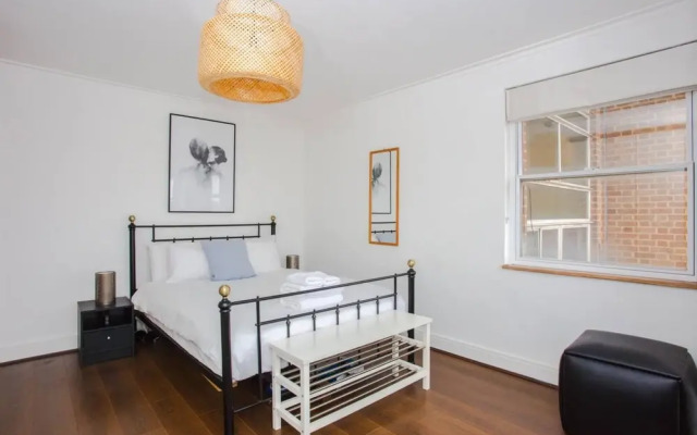 Fantastic Central Apartment With Balcony in Fitzrovia