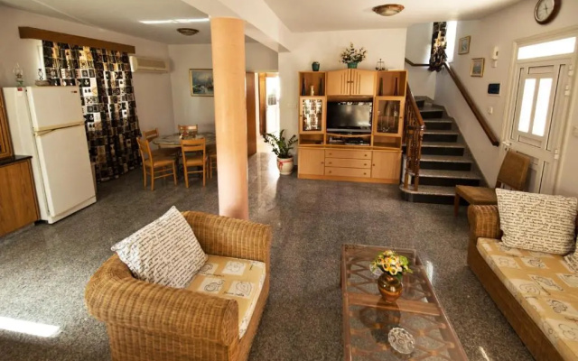 Philippou Beach Villas & Apartments