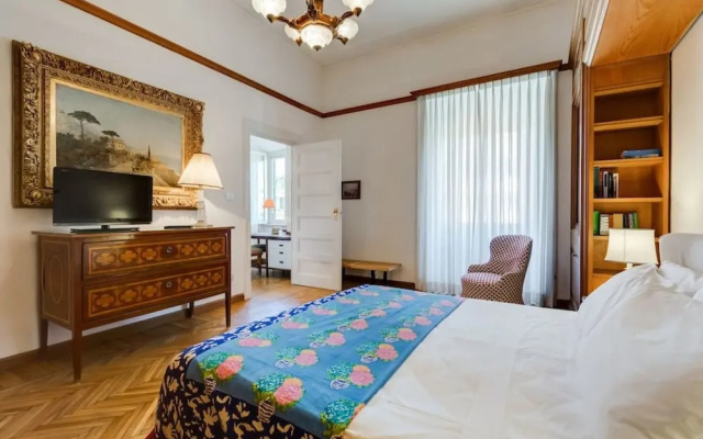 Bright 3 bed Flat 9 min From Piazza di Spagna