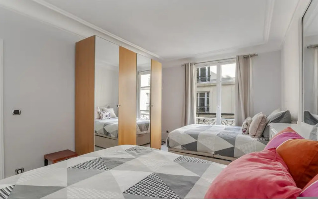 Luxury 4 Bed Residence - Next to Arc de Triomphe