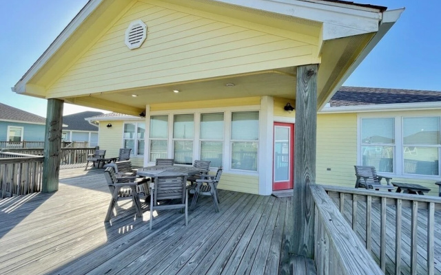 Lemoncello 3 Bedroom Home by RedAwning
