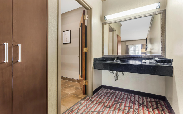 Best Western Plus Brookside Inn