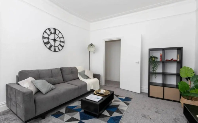 Peaceful and Light 1 Bedroom Flat in Kilburn