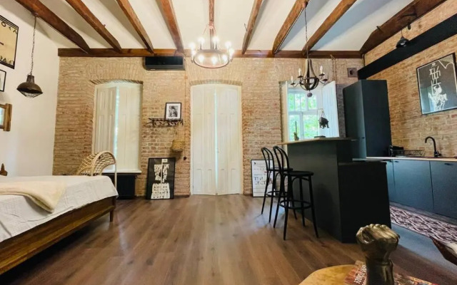 Writer's Loft w/ workspace-get inspired by comfort