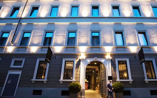 Отель Luxury Hotel Fifty House Италия, Милан - 4 отзыва об отеле, цены и фото номеров - забронировать отель Luxury Hotel Fifty House онлайн вид на фасад