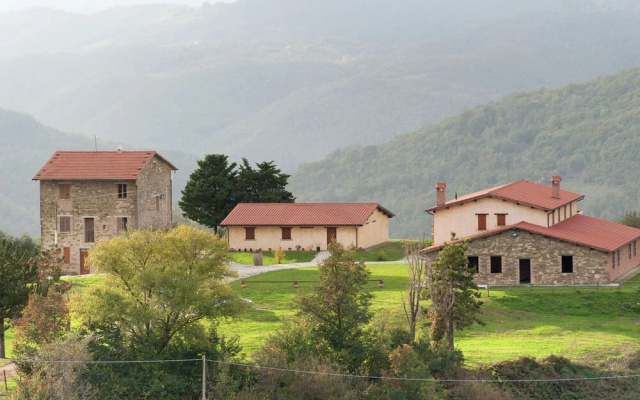 Quaint Farmhouse in Gubbio With Swimming Pool