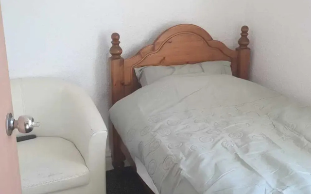 2 Bed-sleeps 3-free Parking-5 Min To Beach