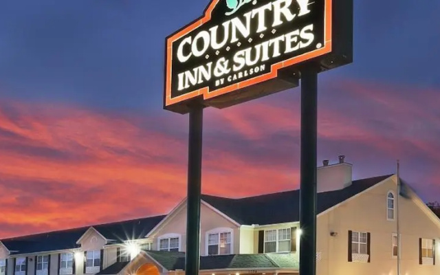 Country Inn and Suites Tulsa