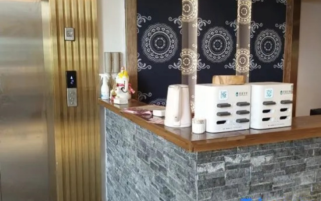 Yuexiang · Lianlian Buyi Mountain View Terrace Design Guesthouse (Huangguoshu Waterfall)
