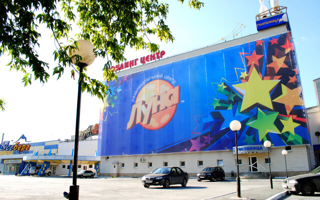 Гостиница Луна вид на фасад