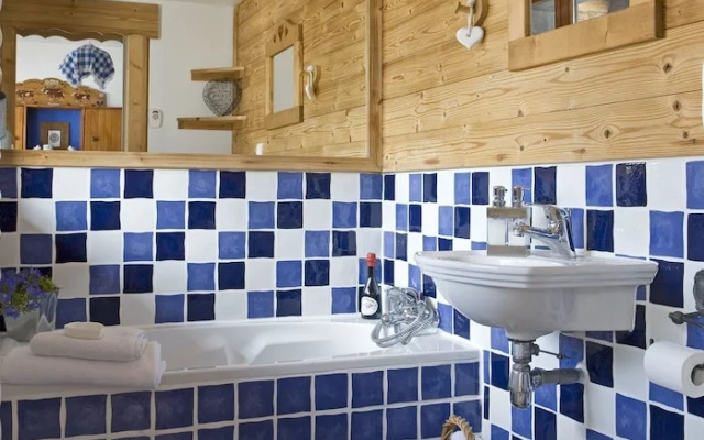 Aravis Holidays 7 Bedroom Chalet