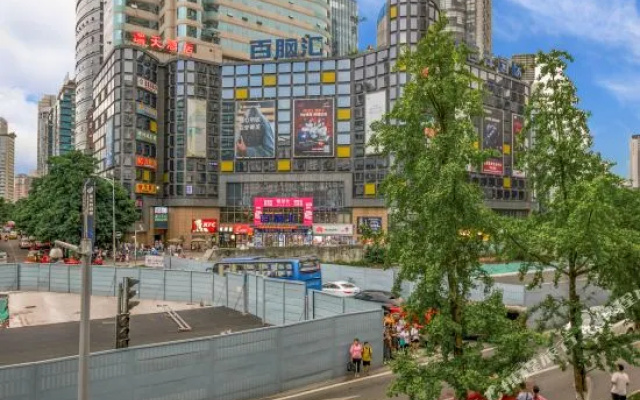 Ruitian Hotel (Chongqing Shiqiaopu Subway Station & Bainaohui Store)
