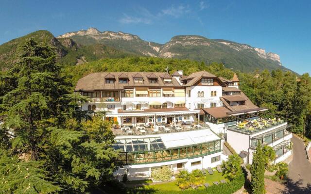 Hotel Lambrechtshof Аппиано-сулла-Страда-дель-Вино вид на фасад