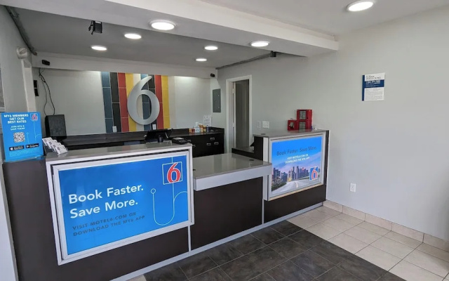 Motel 6 Nashua