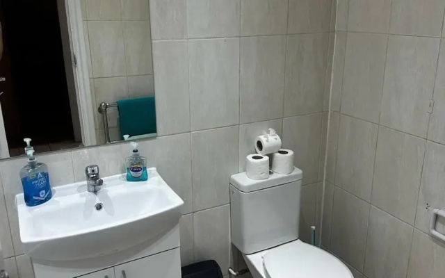 Luxury Studio Marble Arch can fit up to 4 Guests