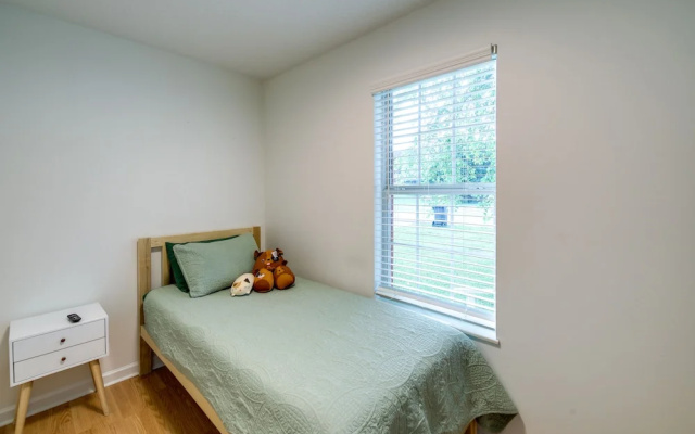 Pet-friendly Pigeon Forge Home w/ Deck!