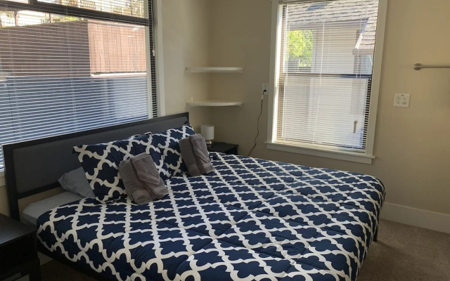 Seattle Vacation Home - Fremont House