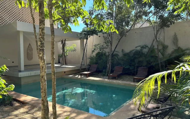 Private Balcony Jungle View Studio S21