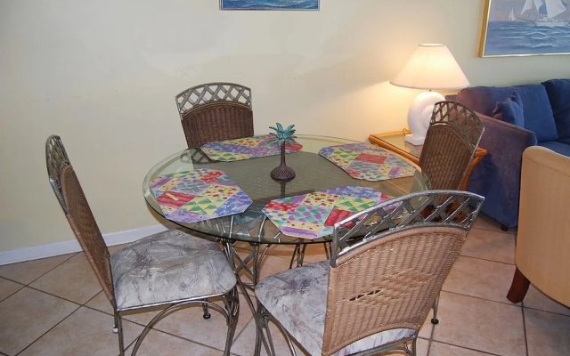 Island Winds East 409 condo