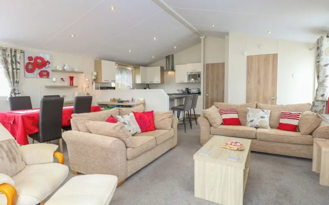 21 Norman Drive Lodge