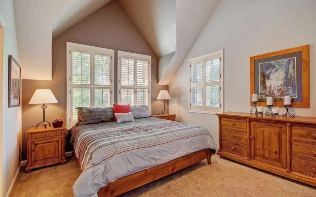 Bear Pine 4 Br home by RedAwning