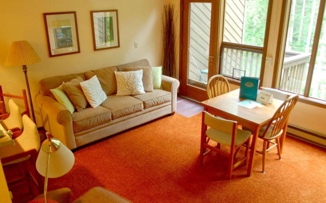 85SW Deluxe Family Condo w/ Balcony