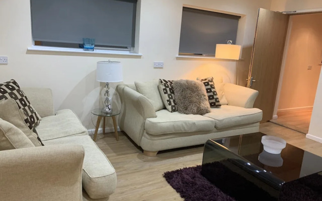 6 bed House With 2 En-suites, Garden and Parking