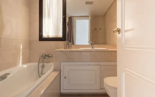 Infocom Apartment Golden Mile Coto Real