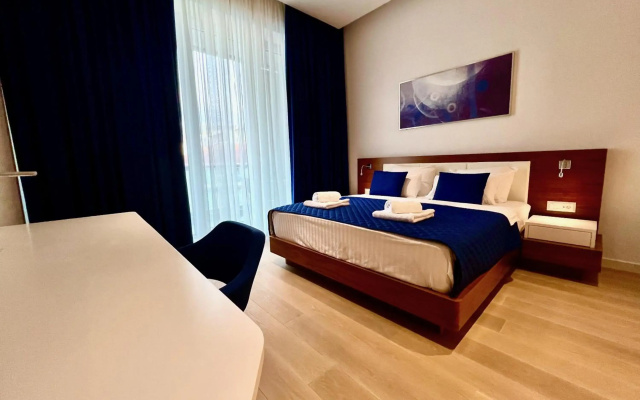 Condo Studio Plaza