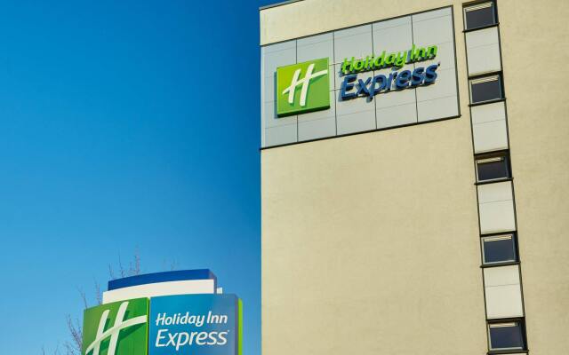 Отель Holiday Inn Express Düsseldorf City North вид на фасад