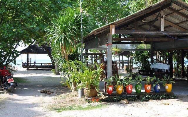 Отель Charm Beach Resort вид на фасад