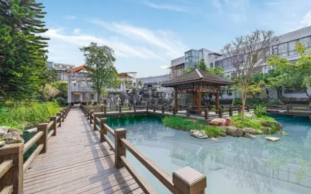 Chengdu Star Flower Garden Hotel (University Games Sports Center)